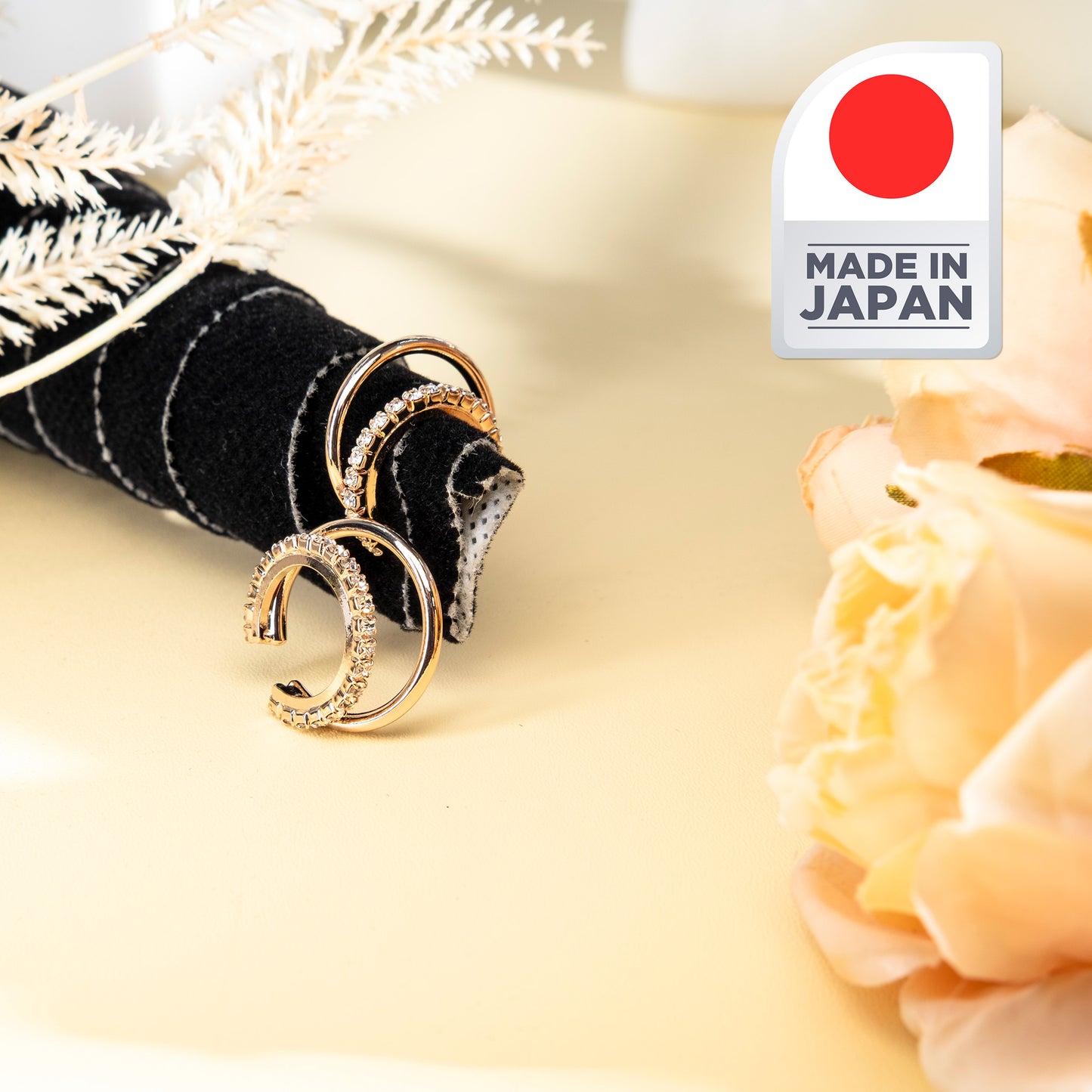 Japan twist rhinestone ear clips