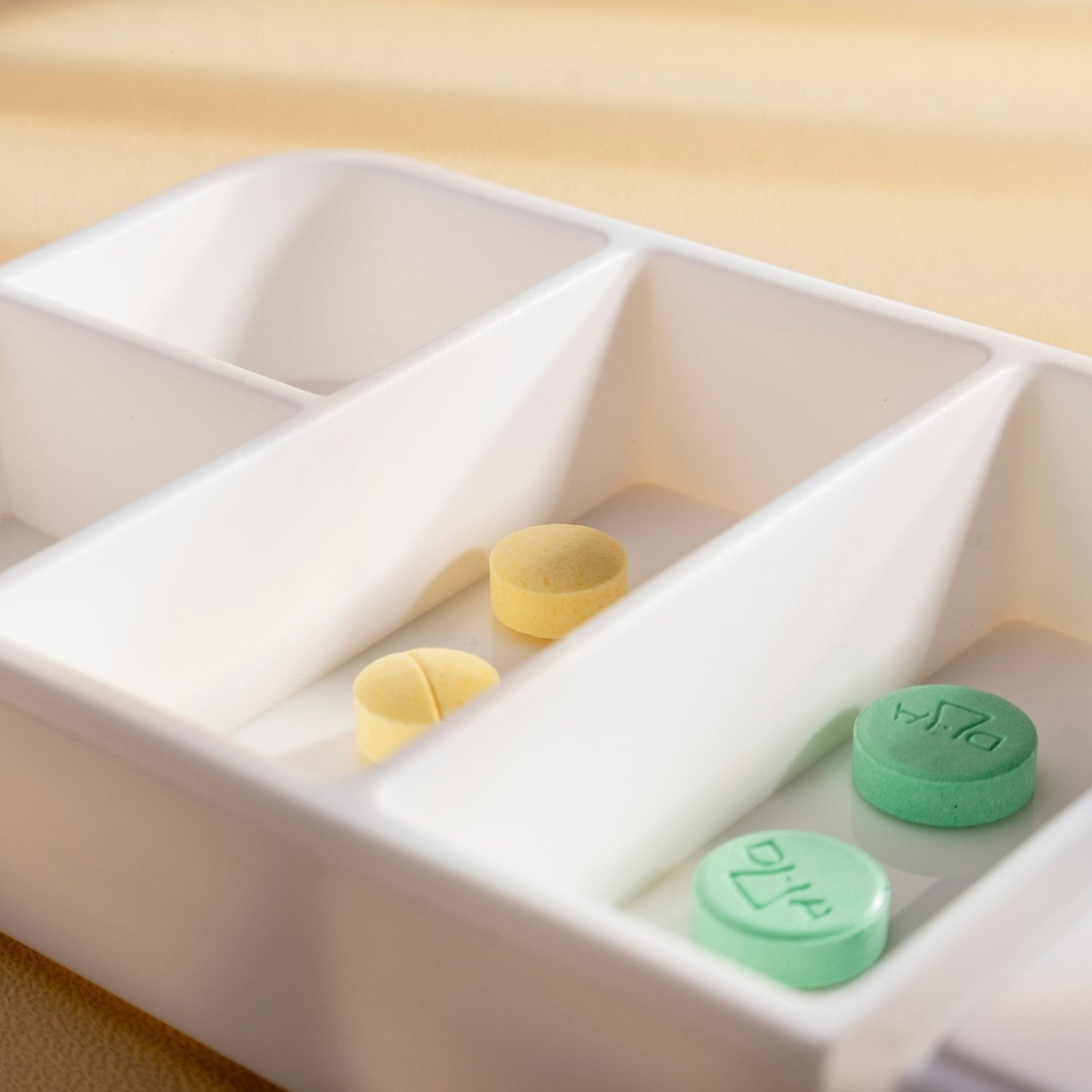 Fabufabu 4 Compartments Portable Pill Case - fabufabu design store